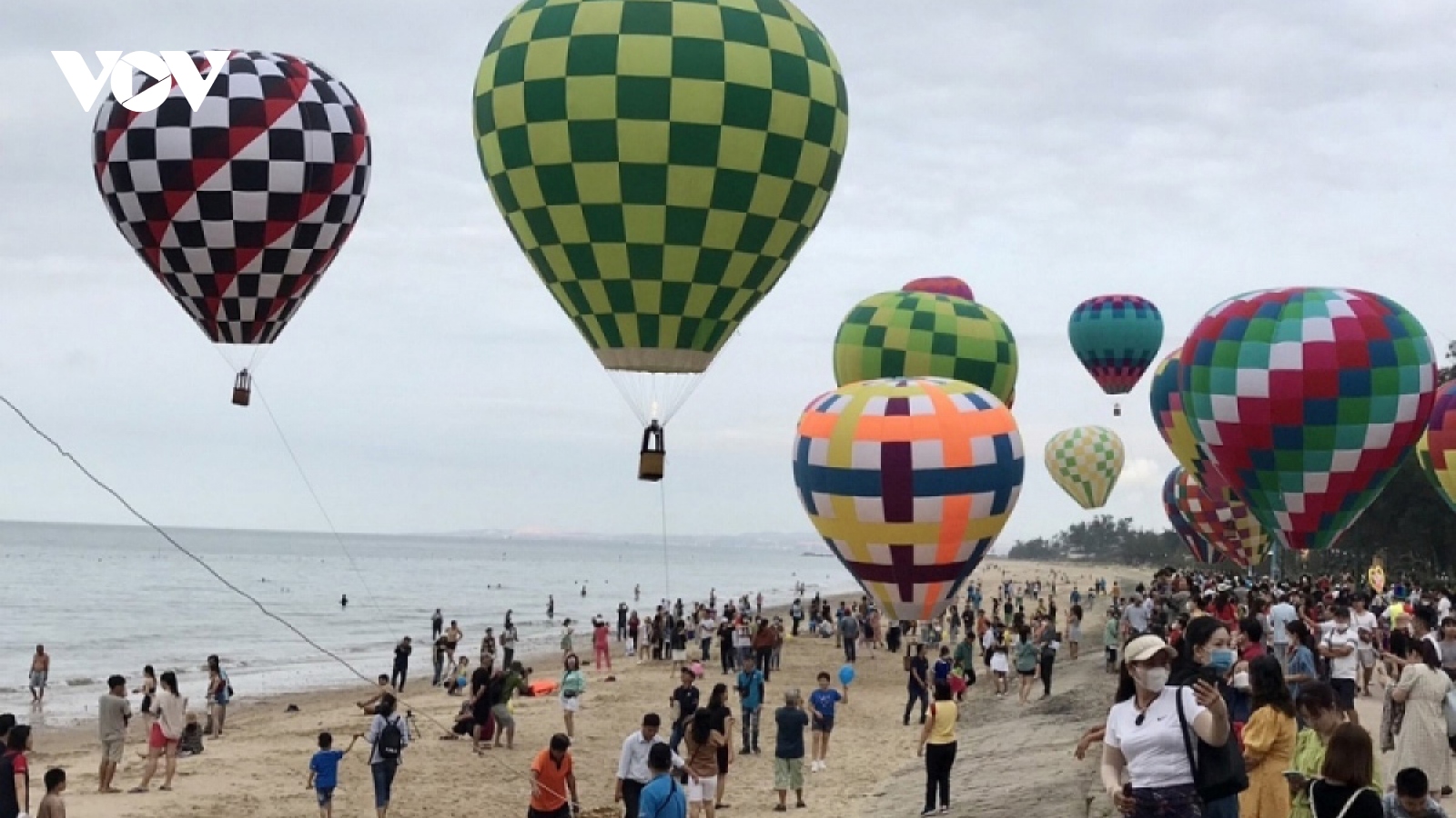 Hot-air balloon festival takes to skies to welcome Tourism Year 2023